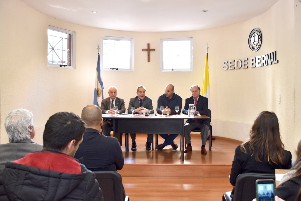 Firma de convenio entre la Sede Bernal y la Municipalidad de Quilmes