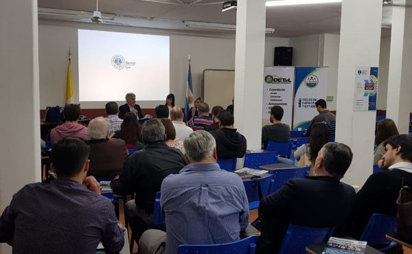 En Bernal se realizó la conferencia sobre Prevención laboral de adicciones