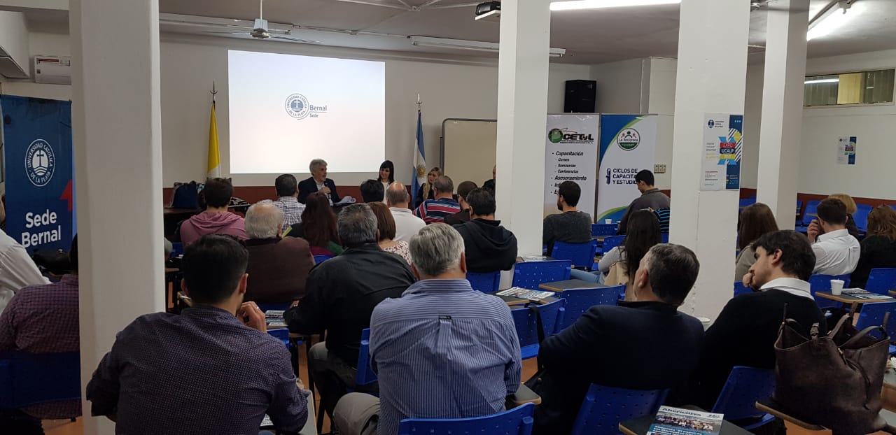 En Bernal se realizó la conferencia sobre Prevención laboral de adicciones