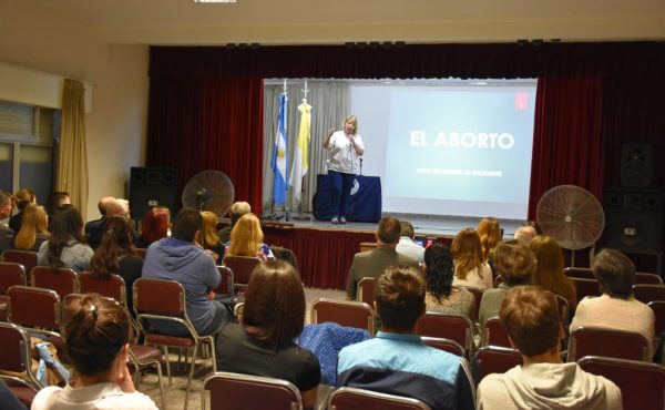 Conferencia de la Dra. Chinda Brandolino