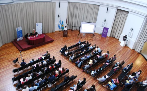 Bibliotecarios de la UCALP participaron en la Jornada Institucional del ISFDyT 8