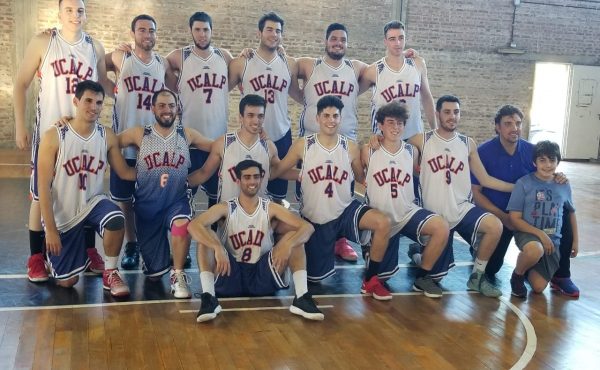 El equipo de básquet gritó “¡Campeón!”