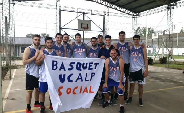 El equipo de básquet de la UCALP visito la Unidad n.° 45