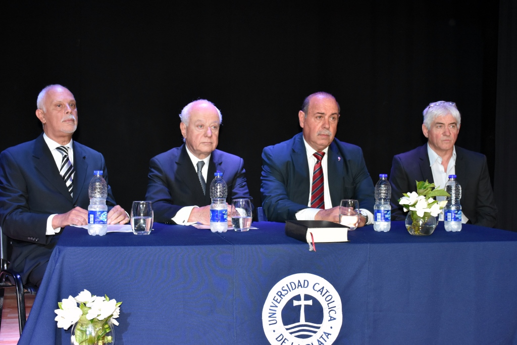 Acto de colación de grado de la Facultad de Arquitectura y Diseño y FACEI