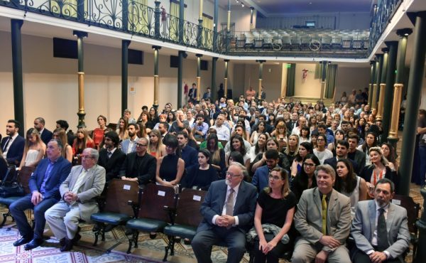 Acto de colación de grado de la Facultad de Arquitectura y Diseño y FACEI