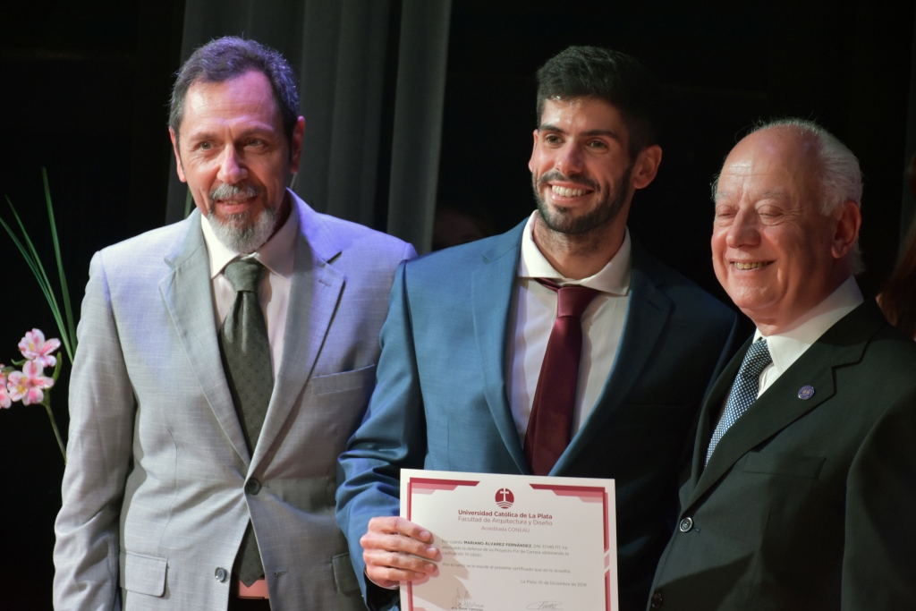 Acto de colación de grado de la Facultad de Arquitectura y Diseño y FACEI