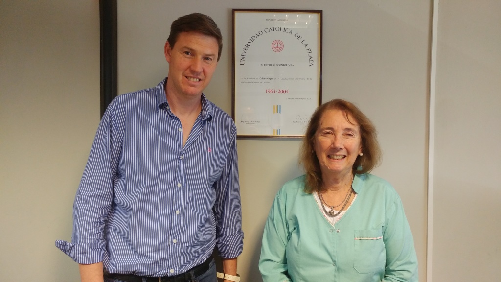 Reconocimiento a Docente de la Facultad de Odontología