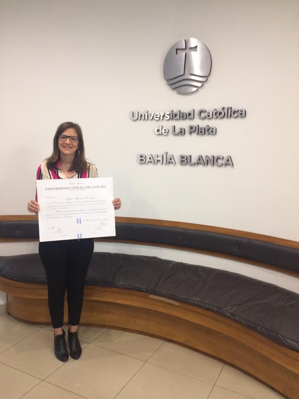 Alumnas retiran su título en la Sede Bahía Blanca