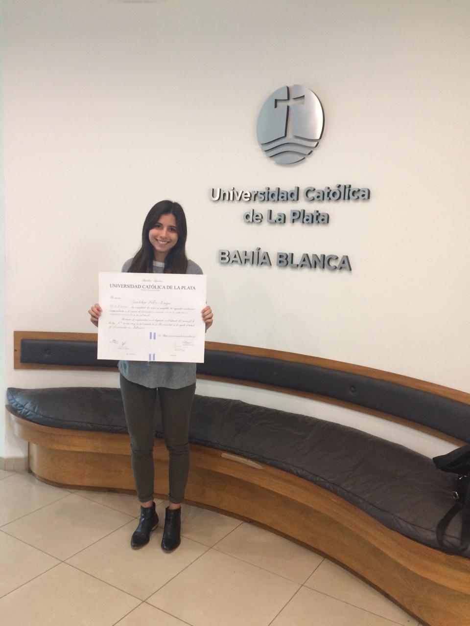 Alumnas retiran su título en la Sede Bahía Blanca