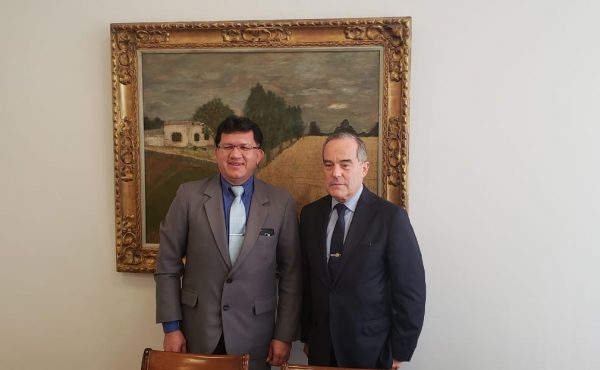 El cónsul de la República del Paraguay en la UCALP