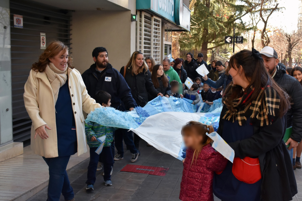 Los chicos del Jardín Estrada homenajearon a la Bandera Argentina