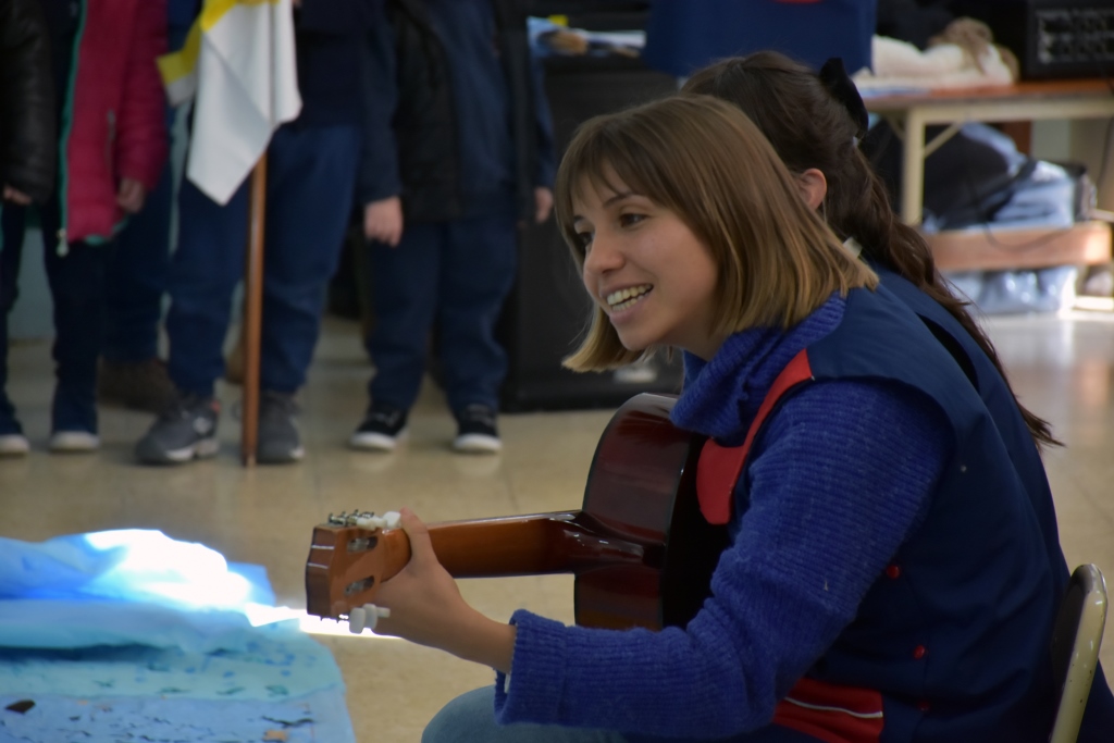 Los chicos del Jardín Estrada homenajearon a la Bandera Argentina