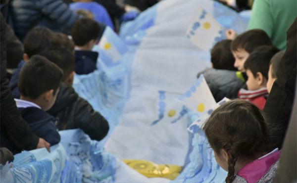 Los chicos del Jardín homenajearon a la Bandera Argentina