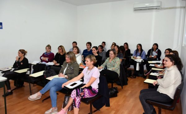Capacitación a docentes de la Facultad de Odontología