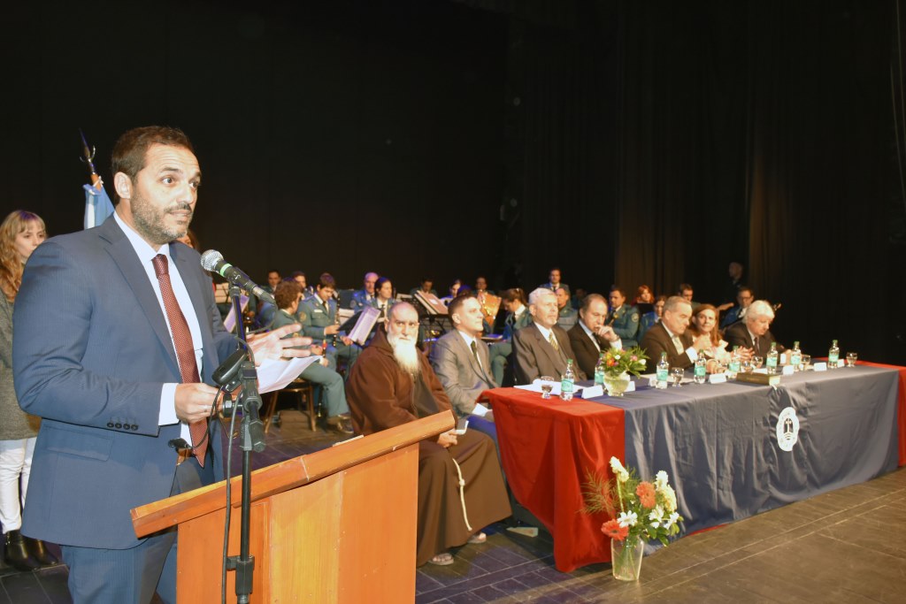 Entrega de diplomas en la Facultad de Derecho y Ciencias Políticas 