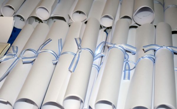 Entrega de diplomas en la Facultad de Derecho y Ciencias Políticas