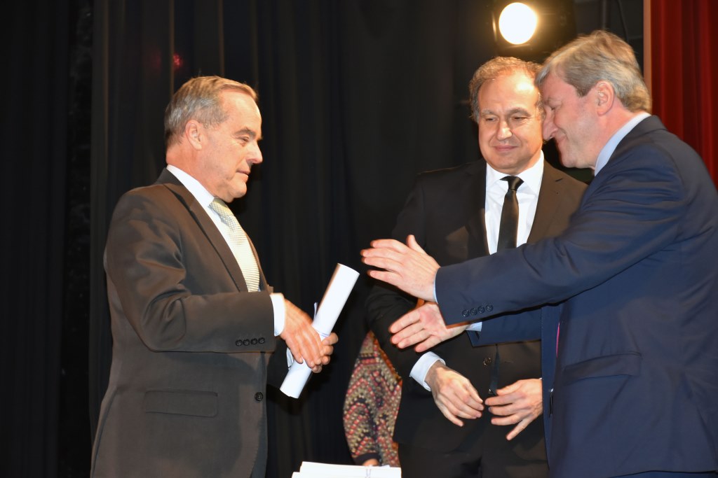Entrega de diplomas en la Facultad de Derecho y Ciencias Políticas 
