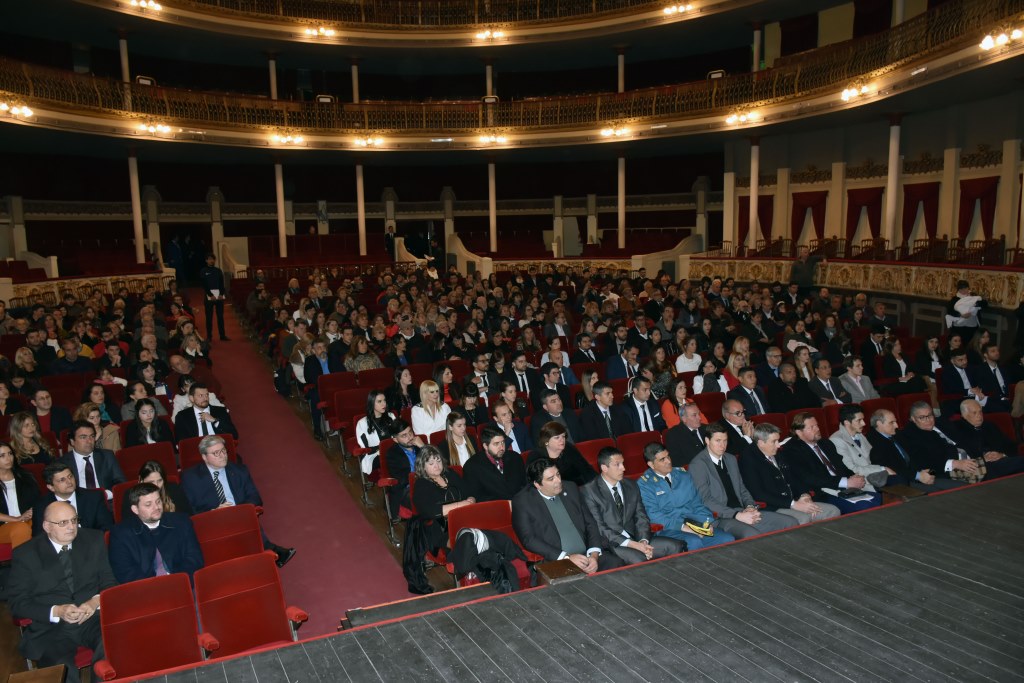 Entrega de diplomas en la Facultad de Derecho y Ciencias Políticas 