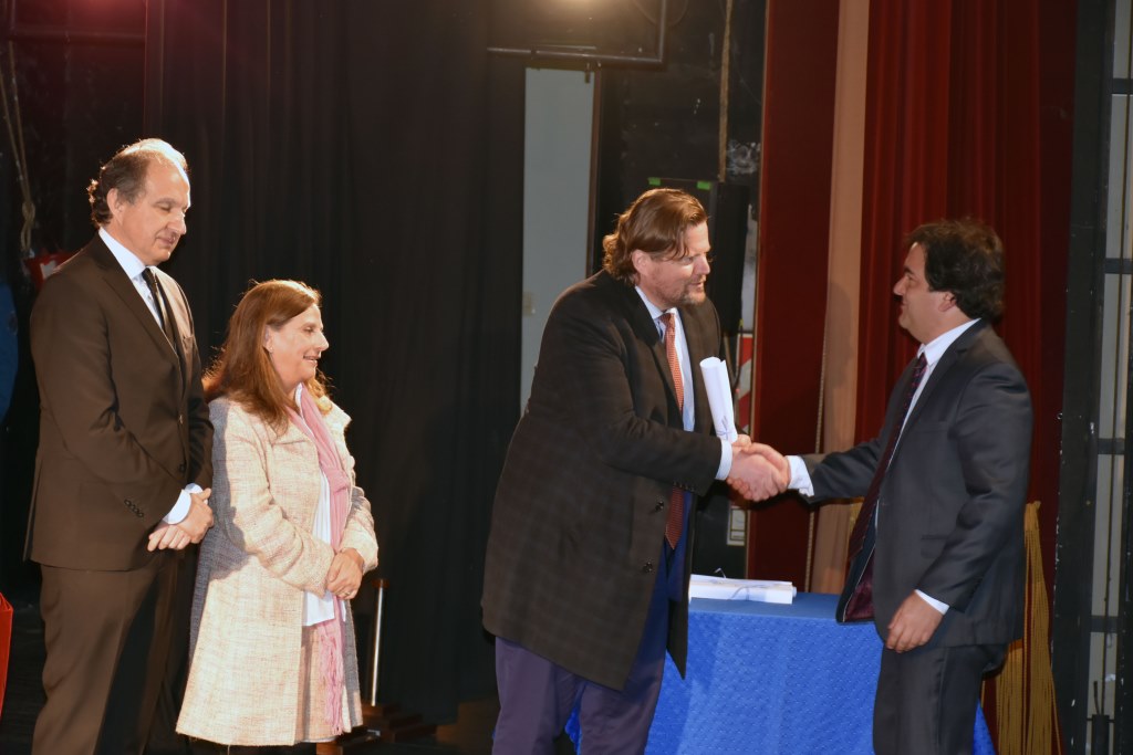Entrega de diplomas en la Facultad de Derecho y Ciencias Políticas 