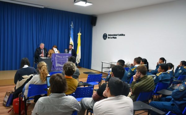 Presentación de libros en la Facultad de Derecho y Cs. Políticas