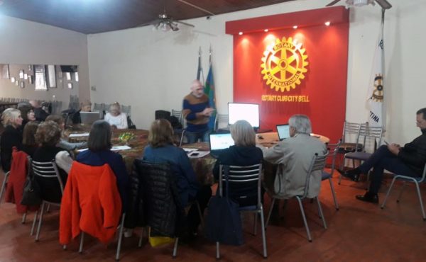 Capacitación en el Rotary Club de City Bell