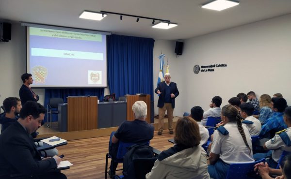 Conversatorio en la Facultad de Derecho y Ciencias Políticas