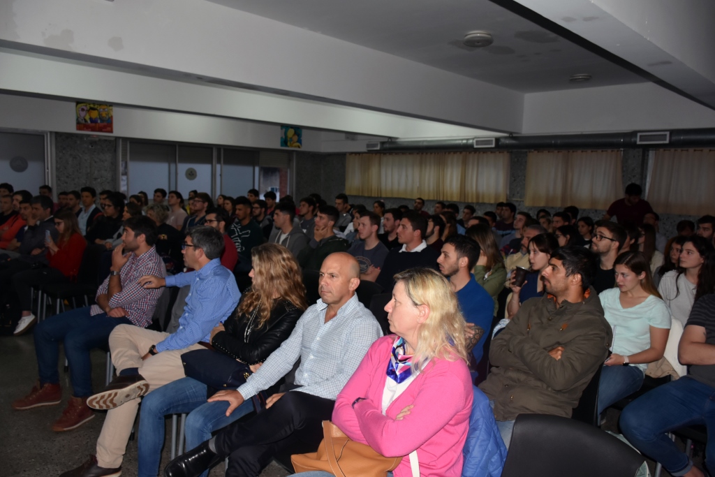 Prestigioso disertante se presentó en la Facultad de Ciencias de la Salud 