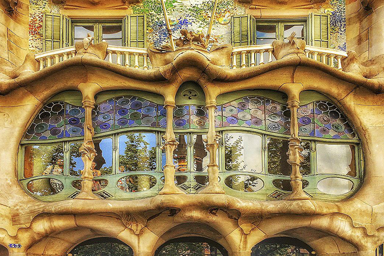 ¿Querés entrar en la Casa Batlló? Te invitamos a recorrerla