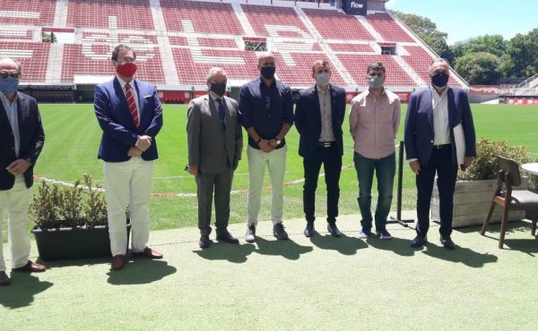 Firma de convenio entre la UCALP y el Club Estudiantes de La Plata