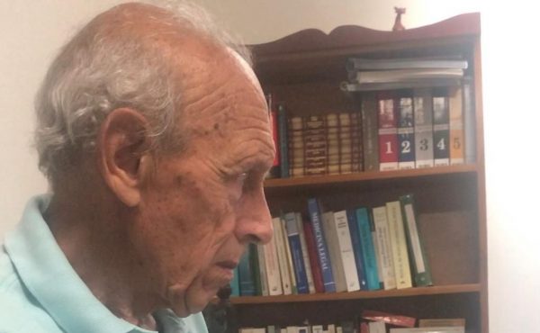 Se recibió de abogado en nuestra Universidad a los 76 años