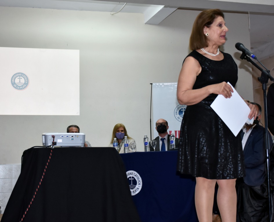 Emotivo homenaje a docentes de la Facultad de Ciencias Económicas y Sociales
