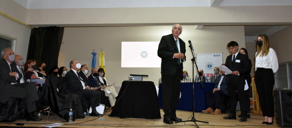 Emotivo homenaje a docentes de la Facultad de Ciencias Económicas y Sociales