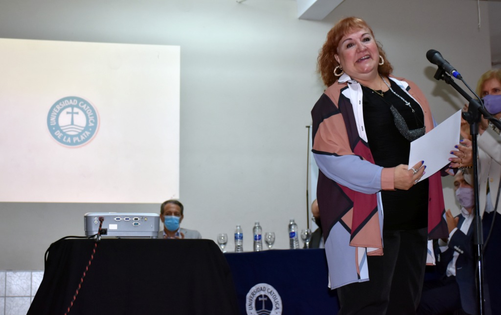 Emotivo homenaje a docentes de la Facultad de Ciencias Económicas y Sociales