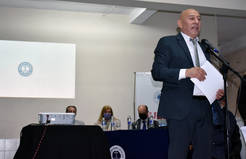 Emotivo homenaje a docentes de la Facultad de Ciencias Económicas y Sociales