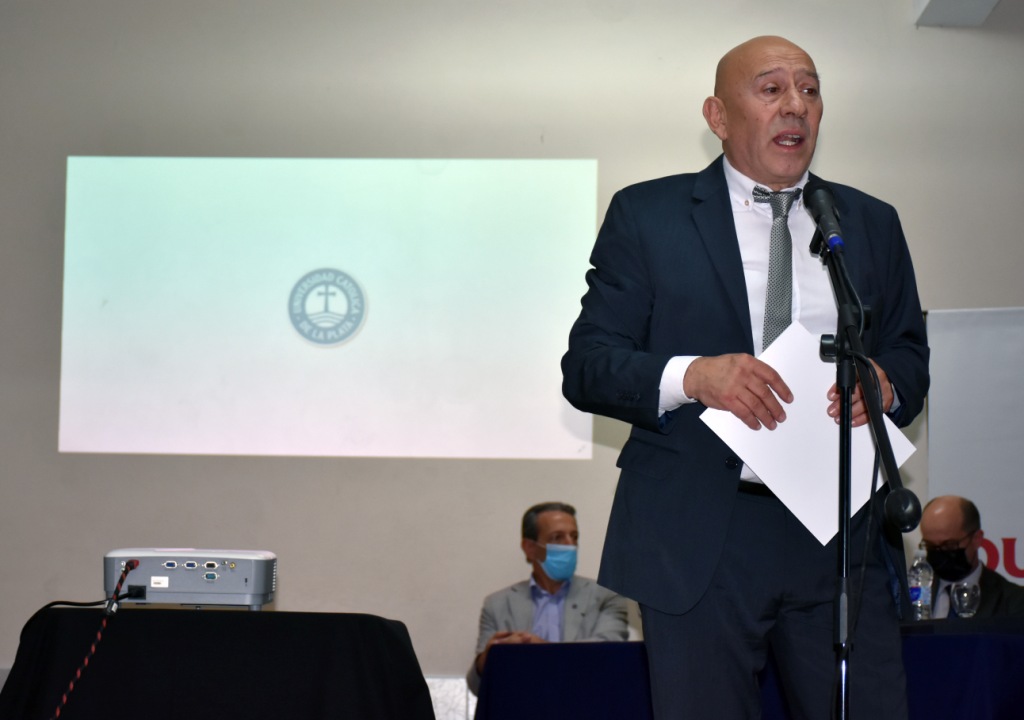 Emotivo homenaje a docentes de la Facultad de Ciencias Económicas y Sociales