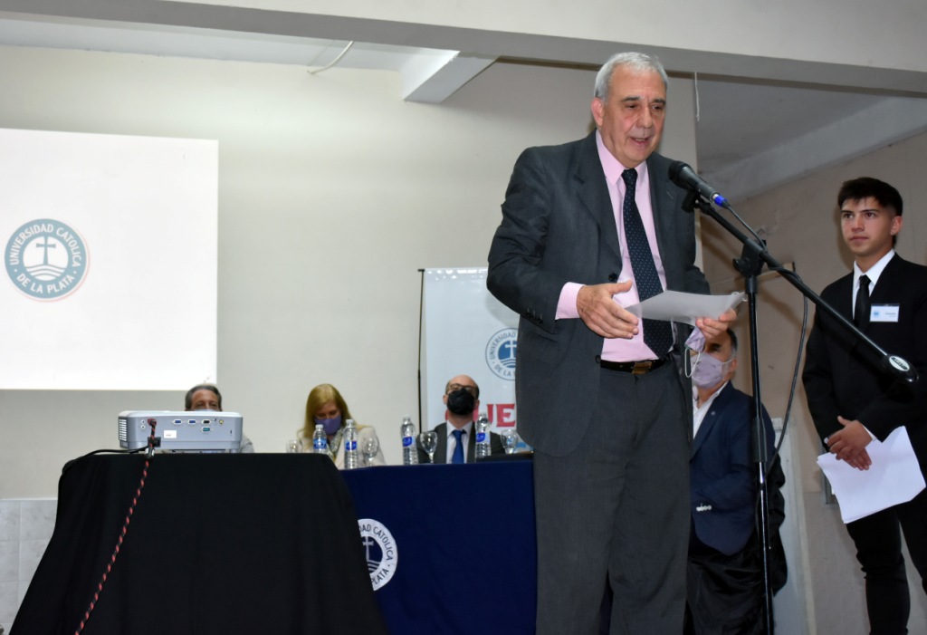 Emotivo homenaje a docentes de la Facultad de Ciencias Económicas y Sociales