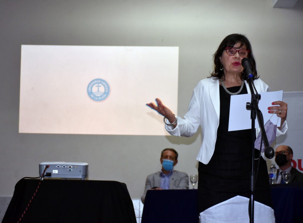 Emotivo homenaje a docentes de la Facultad de Ciencias Económicas y Sociales