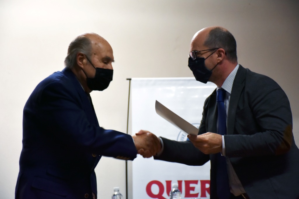 Emotivo homenaje a docentes de la Facultad de Ciencias Económicas y Sociales