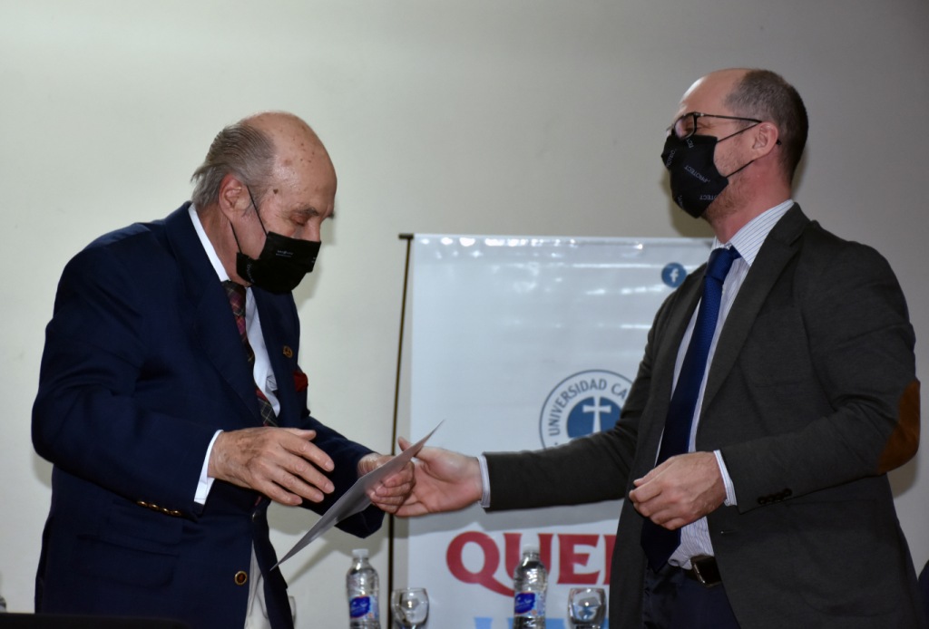 Emotivo homenaje a docentes de la Facultad de Ciencias Económicas y Sociales