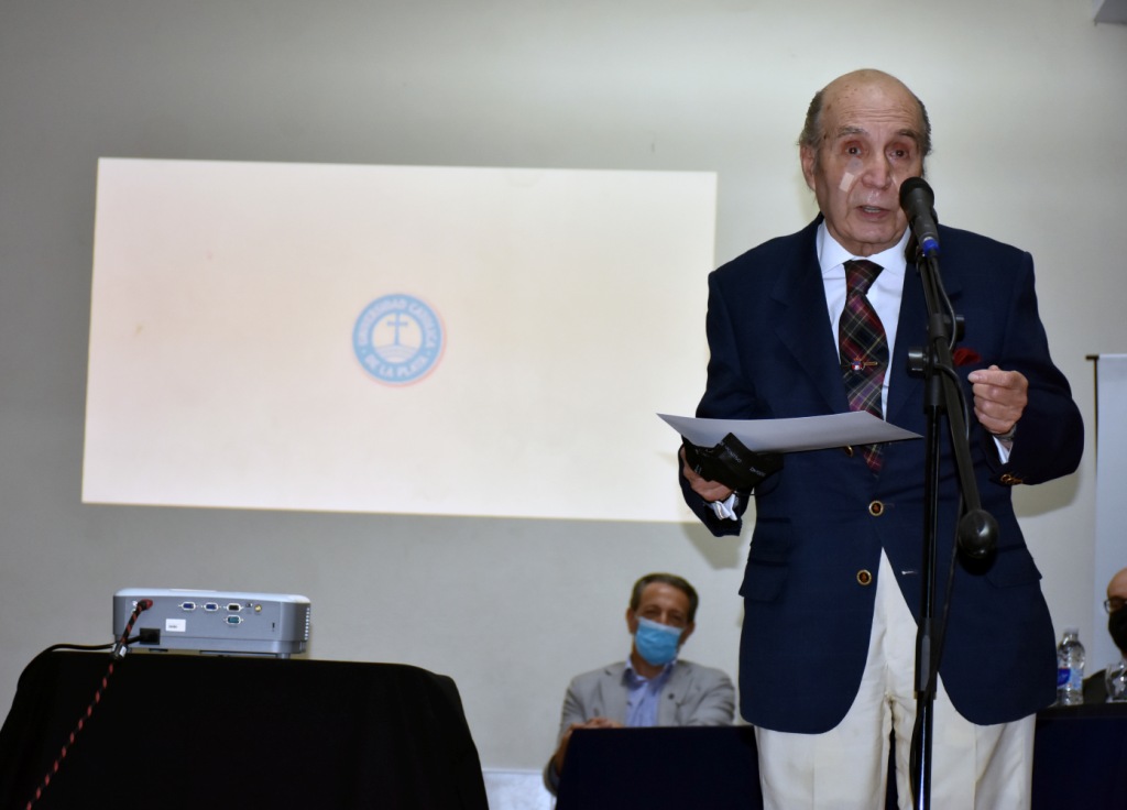 Emotivo homenaje a docentes de la Facultad de Ciencias Económicas y Sociales