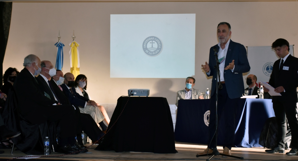 Emotivo homenaje a docentes de la Facultad de Ciencias Económicas y Sociales