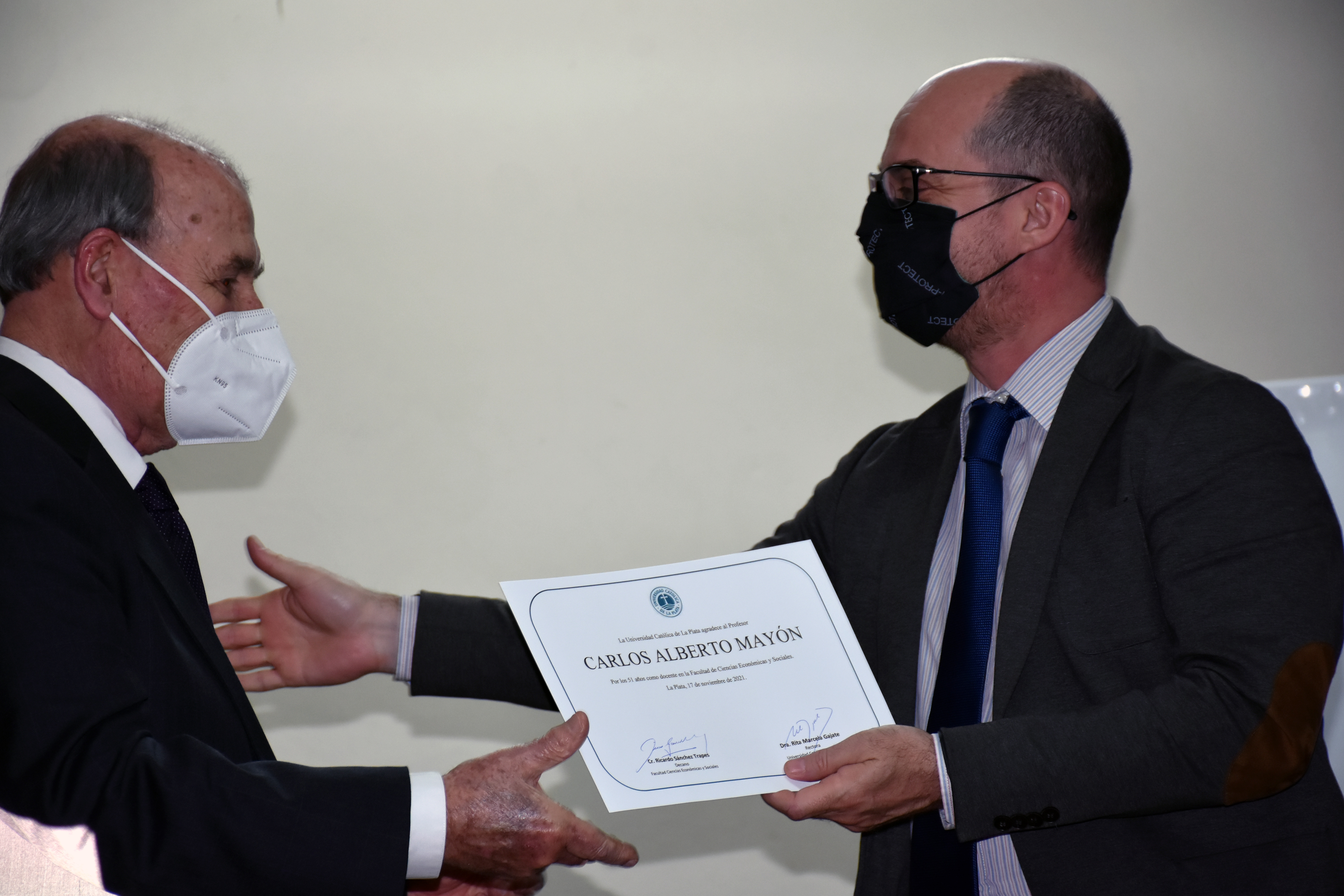 Emotivo homenaje a docentes de la Facultad de Ciencias Económicas y Sociales (46)