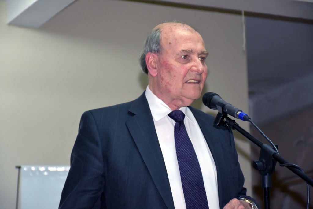 Emotivo homenaje a docentes de la Facultad de Ciencias Económicas y Sociales