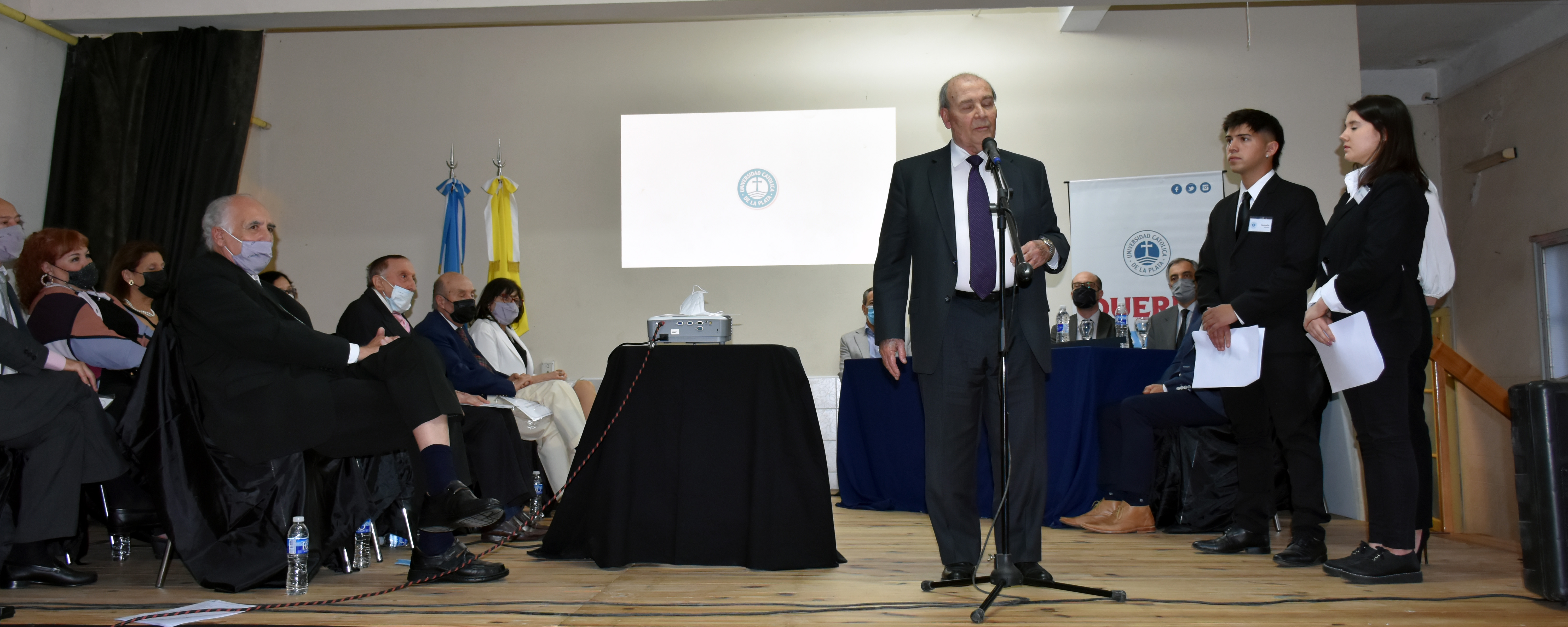 Emotivo homenaje a docentes de la Facultad de Ciencias Económicas y Sociales (48)