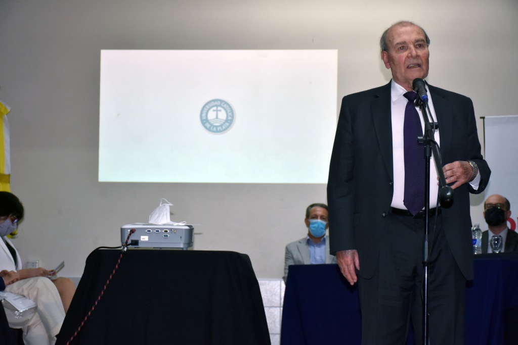 Emotivo homenaje a docentes de la Facultad de Ciencias Económicas y Sociales