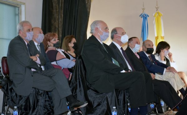 Emotivo homenaje a docentes de la Facultad de Ciencias Económicas y Sociales