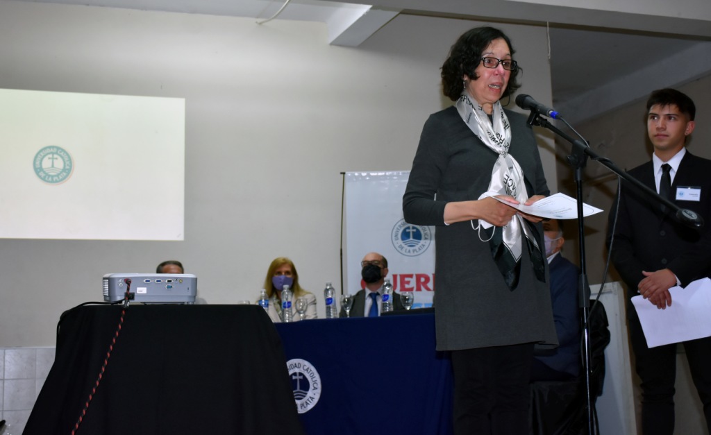 Emotivo homenaje a docentes de la Facultad de Ciencias Económicas y Sociales