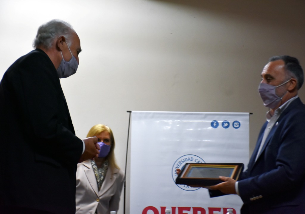 Emotivo homenaje a docentes de la Facultad de Ciencias Económicas y Sociales