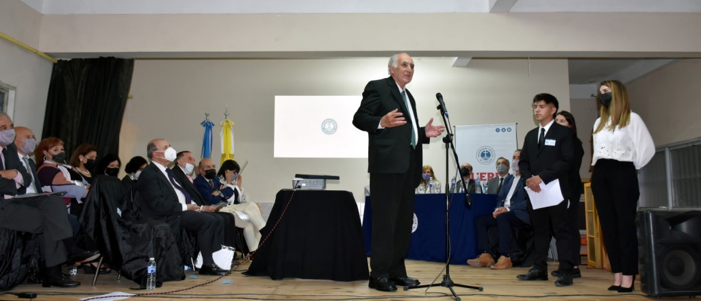 Emotivo homenaje a docentes de la Facultad de Ciencias Económicas y Sociales