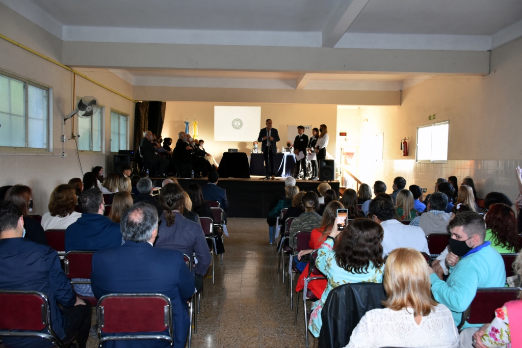 Emotivo homenaje a docentes de la Facultad de Ciencias Económicas y Sociales